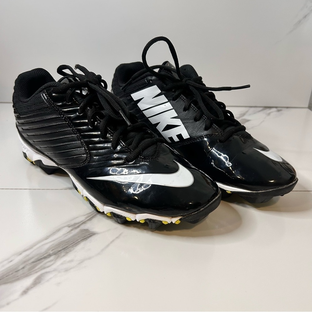 Nike FastFlex Black and White Athletic Shoes Size 8.5
